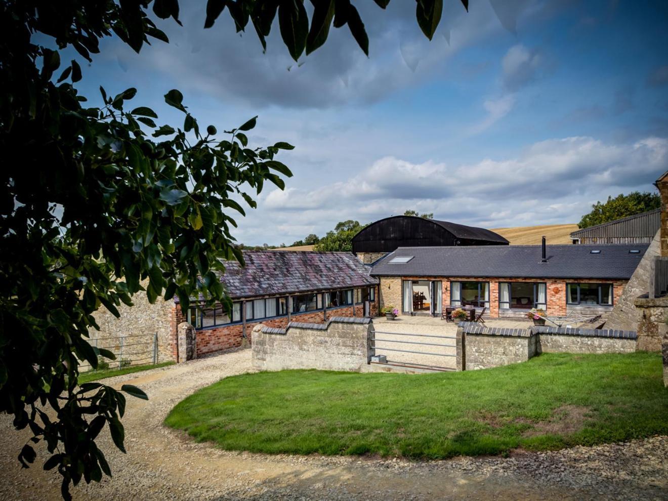 Wytons Piece Villa Cherington ภายนอก รูปภาพ